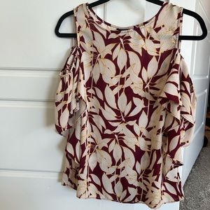 Worthington burgundy cold shoulder top